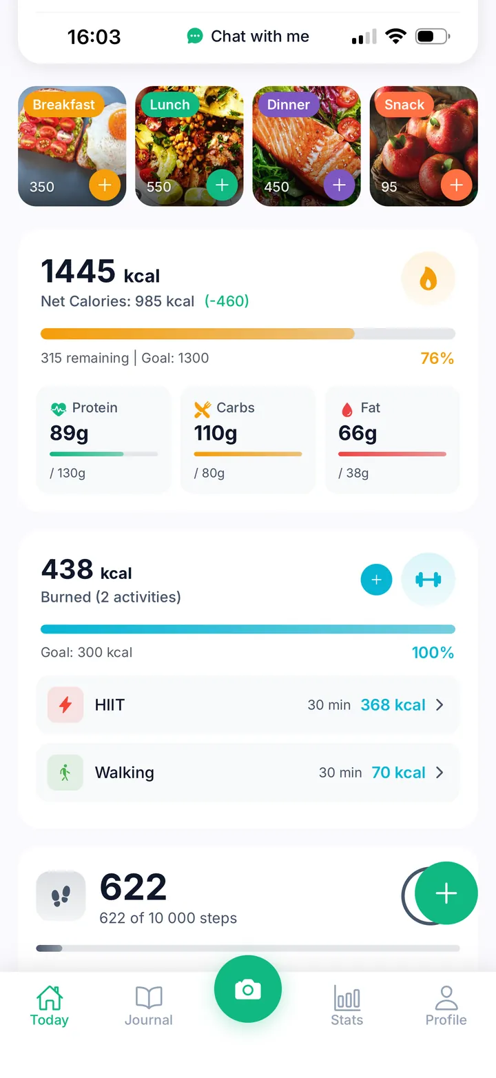 Kaloria napi képernyő: 1445 kcal bevitel, 438 kcal elégetve HIIT és séta edzésből, 622 lépés